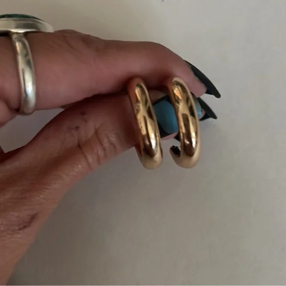 New 14k Gold Plated Sterling Silver Classic 4mm Hoop Push Back Stud Earrings - Picture 6 of 9